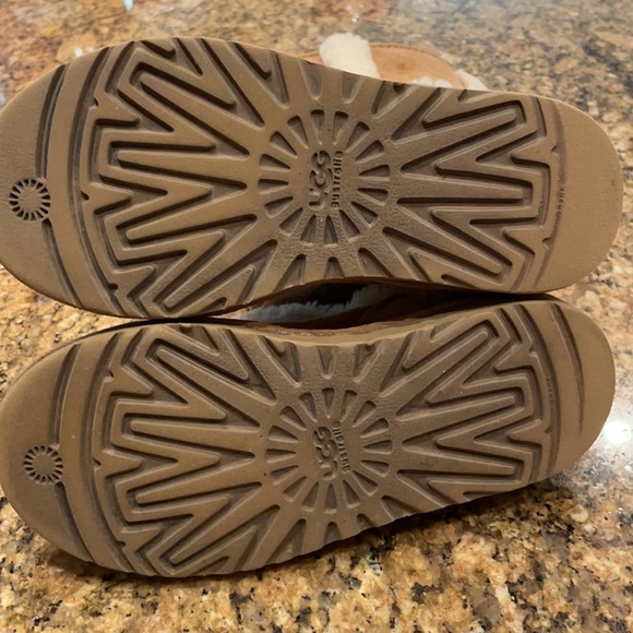 UGGs authentic girls size 2 - Picture 7 of 7